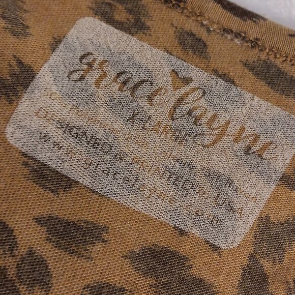 Leopard Print "Hustle & Heart" Graphic Tee - Picture 5 of 6